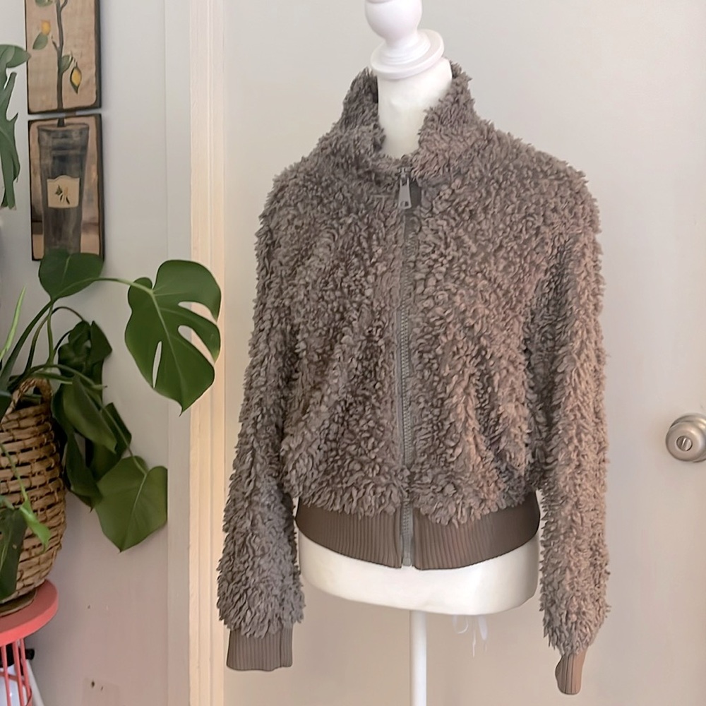 Attu S Army Green Gray, faux Sherpa jacket good used condition.